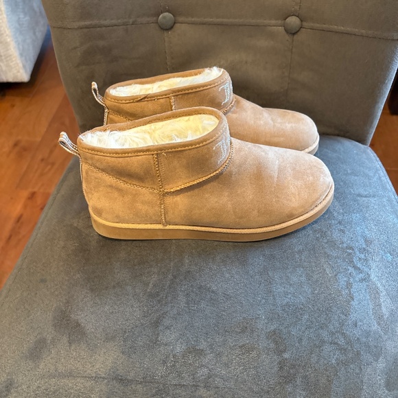 Women’s Juicy Couture Kerri Low Bootie Tan Micro Suede Sz 7 - Picture 2 of 5